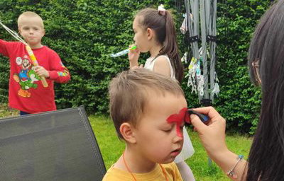 start paint a spider man face