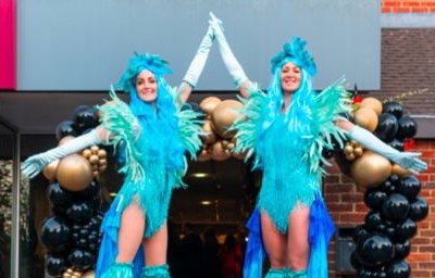 Duo stilt walkers