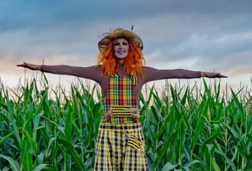 Stilt walker