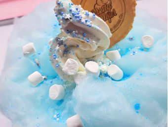 Frozen inspired ice cream with our Tiffany inspired box and branded wafers