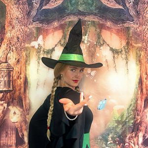 Winnie the Witch.png