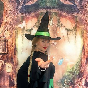Winnie the Witch.png