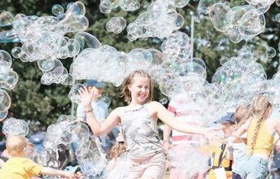 The Amazing Bubble show (1).jpg