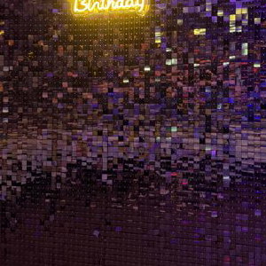 Gold shimmer wall - no garland 