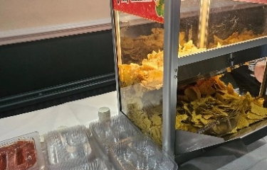 Unlimited Nachos & toppings