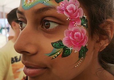 Snazzy Roo Face Painting & Glitter